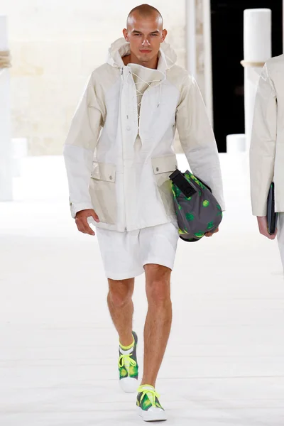 Look 14